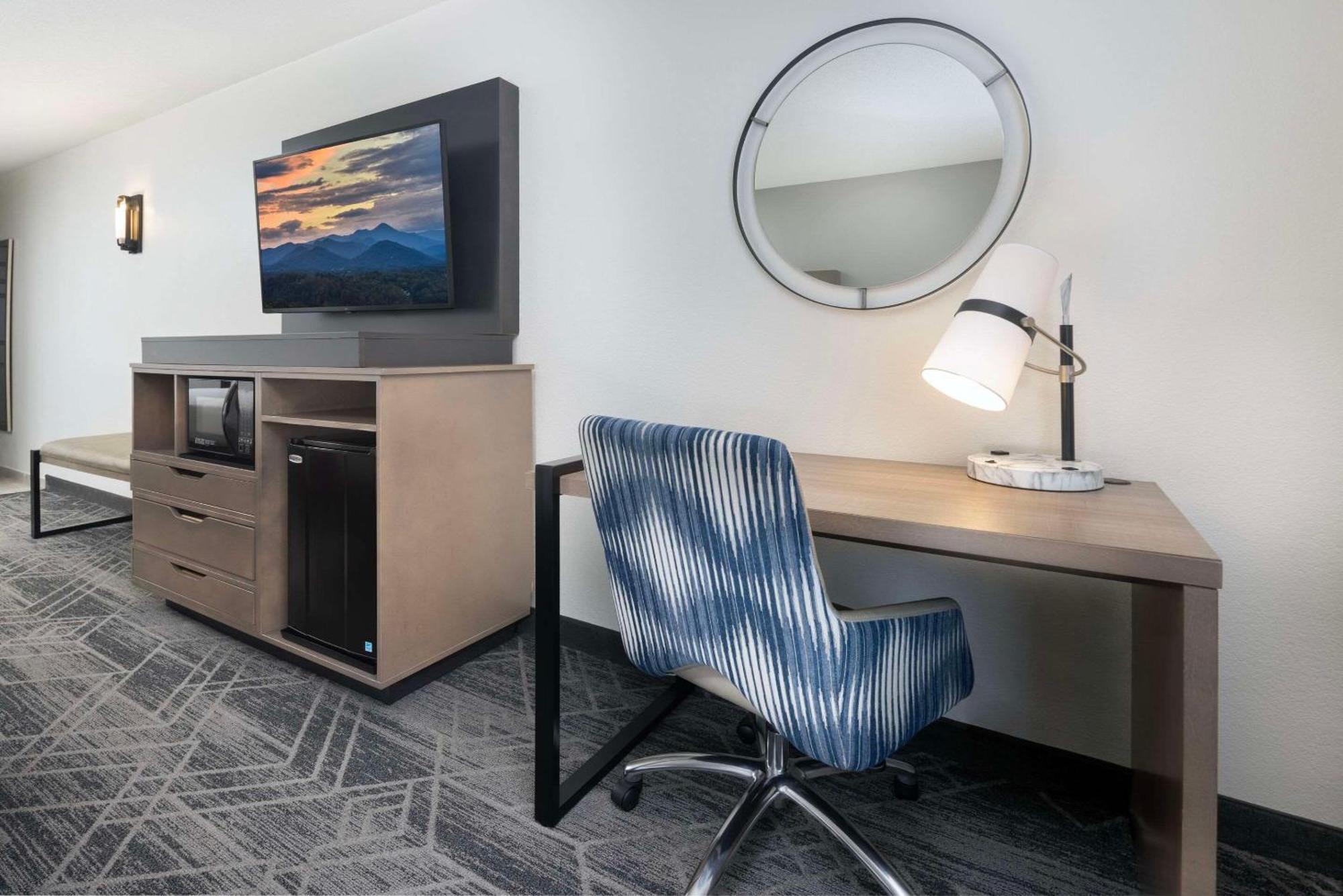 Country Inn & Suites By Radisson Asheville Downtown Tunnel Road Kültér fotó