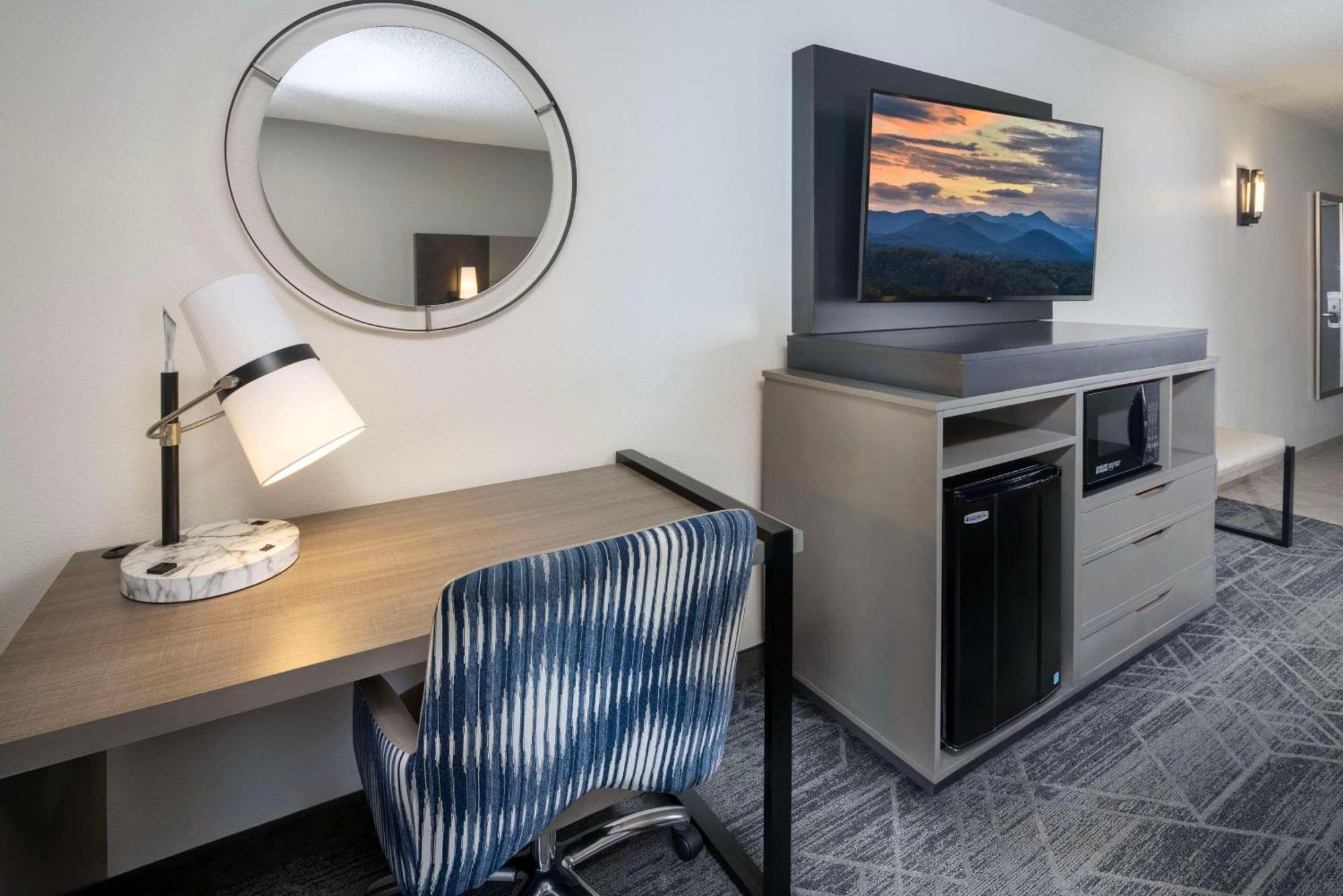 Country Inn & Suites By Radisson Asheville Downtown Tunnel Road Kültér fotó