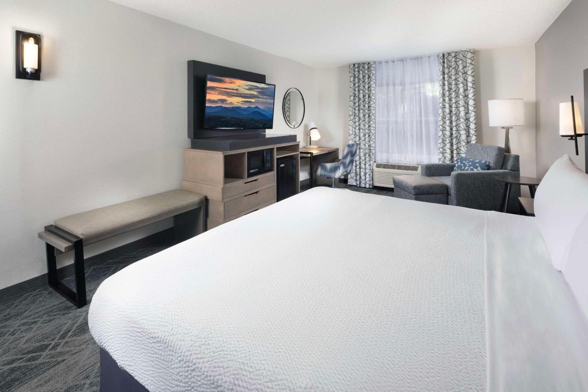 Country Inn & Suites By Radisson Asheville Downtown Tunnel Road Kültér fotó